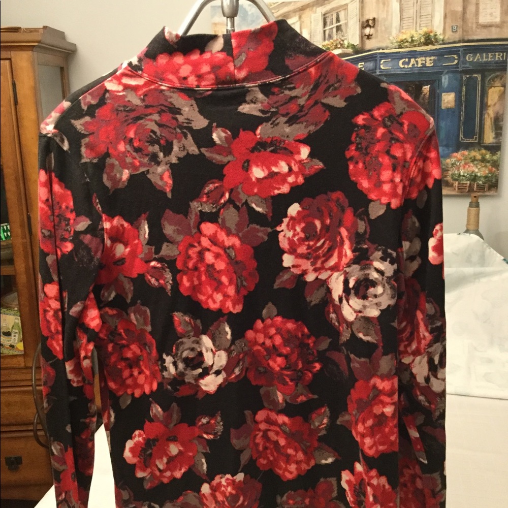 MOCK NECK BLACK/RED KNIT FLOWERED TOP